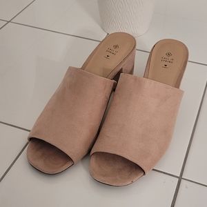 Mule Sandals 👡 Great for the summer ☀️